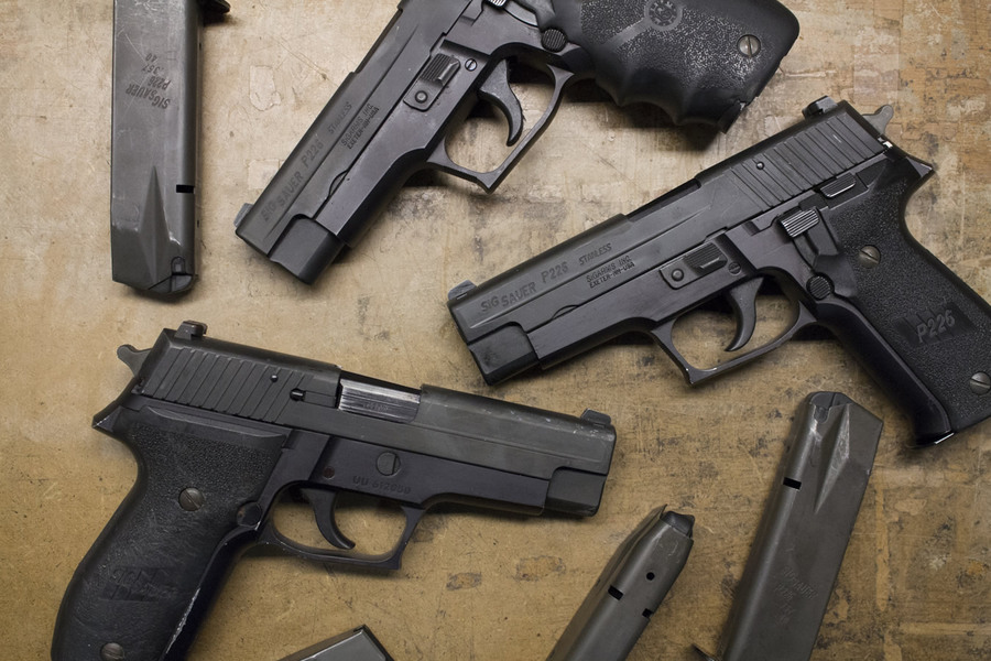 P226 40 S&amp;W DA/SA Police Trade-ins (Fair Condition)