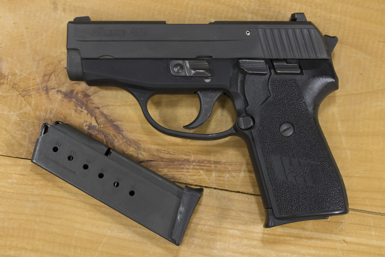 P239 40 S&amp;W DA/SA Police Trade-in Pistols (Good Condition)