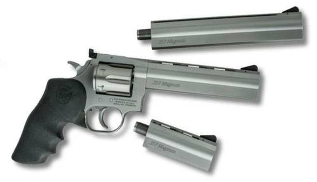 Dan Wesson, 715, Double Action/Single Action Full Size Revolver, 357 Magnum, 4" Barrel, Steel Frame, Stainless Finish, Rubber Grips, AS 6Rd