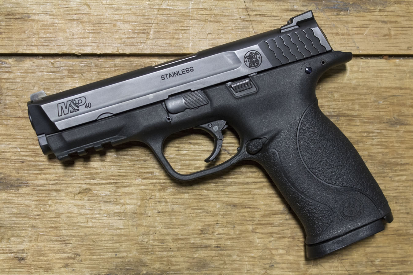 Smith & Wesson M&P40 .40 S&W Full-Size Pistol